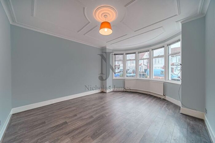 3 Bedroom End Terrace House To Rent In Grenoble Gardens, Palmers Green London, N13