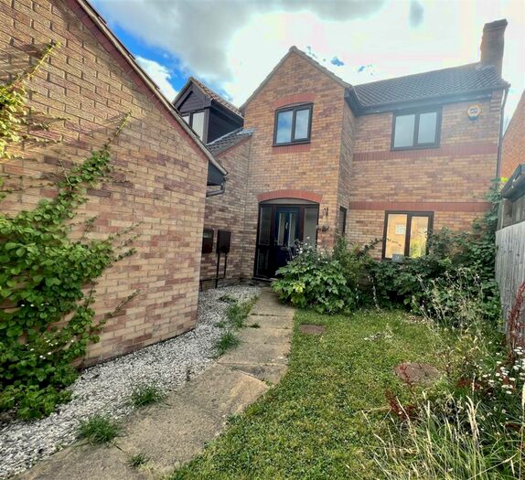 4 Bedroom House To Rent In Hamilton Lane, Bletchley, Milton Keynes, MK3