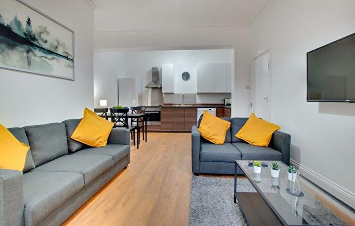 3 Bedroom Apartment To Rent In Grantham Road, Sandyford, NE2