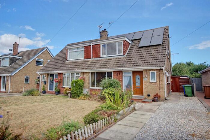 3 Bedroom Semi-Detached Bungalow For Sale In Dorset Avenue, Skirlaugh, HU11