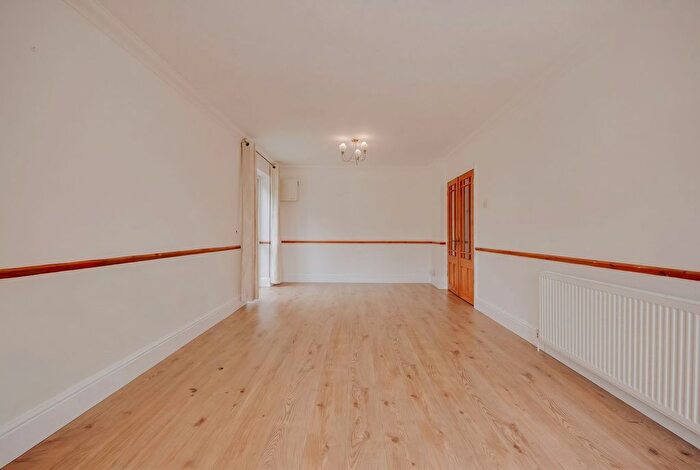 2 Bedroom Flat To Rent In Eastbury Road, Watford, WD19