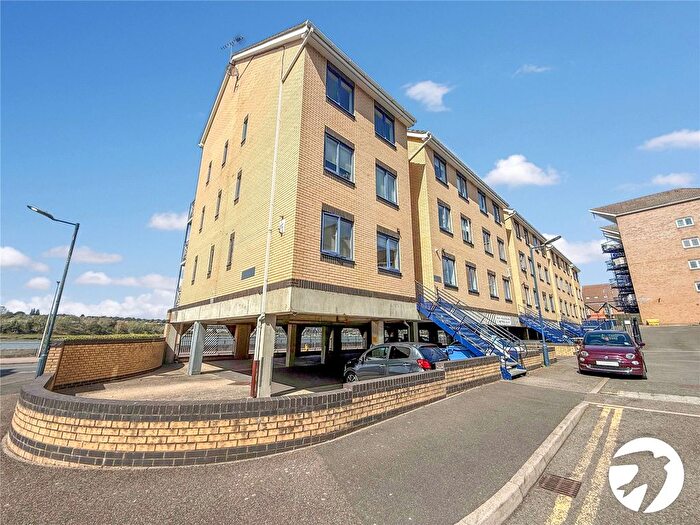 2 Bedroom Flat To Rent In Valetta Way, Rochester, Kent, ME1