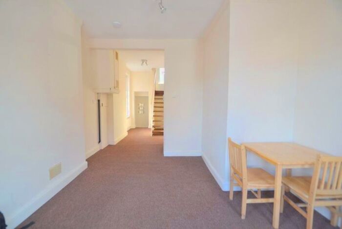 1 Bedroom Apartment To Rent In High Road, North Finchley, N12