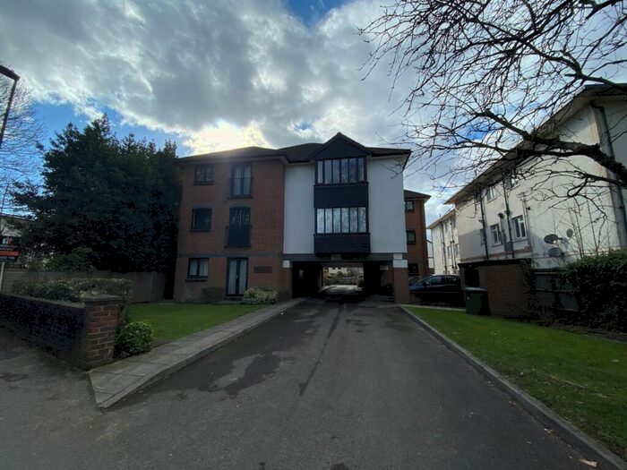 Flat To Rent In Mayflower Court, Banister Road, Banister Park, Southampton, SO15