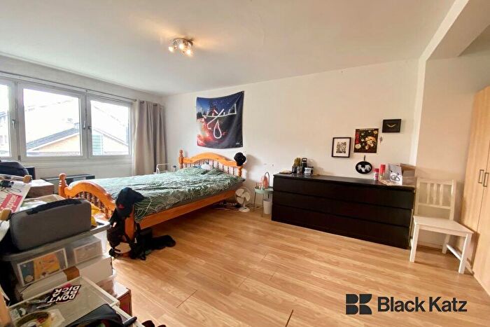 4 Bedroom Flat To Rent In Longshore, Deptford, SE8