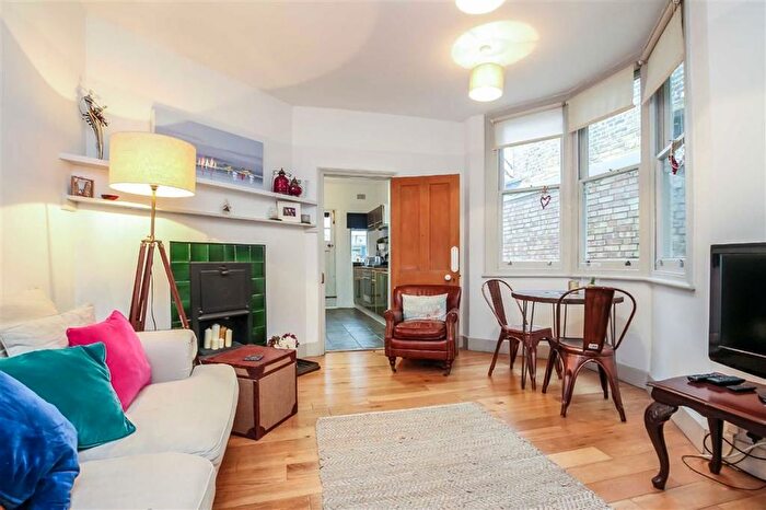 2 Bedroom Flat To Rent In White Hart Lane, Barnes, SW13