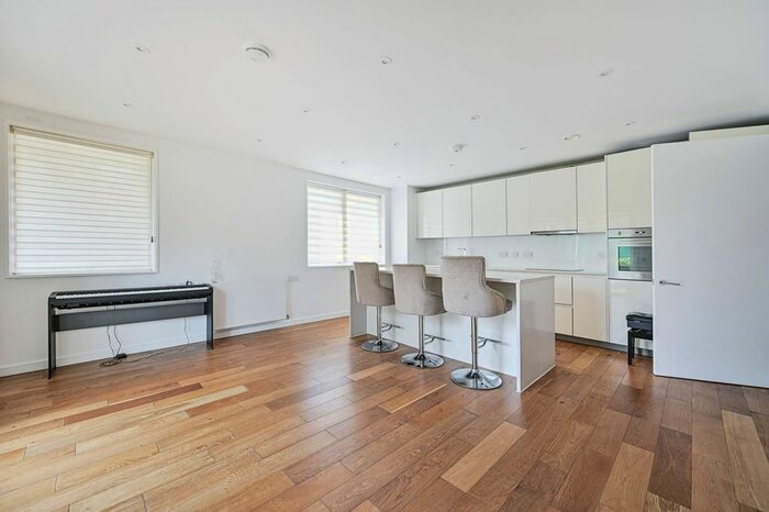 3 Bedroom Flat To Rent In Clift House, Hoxton, London, N1