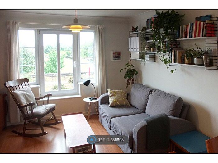 1 Bedroom Flat To Rent In Gloucester Square, London, E2