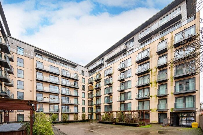 2 Bedroom Flat To Rent In High Street, Slough, SL1