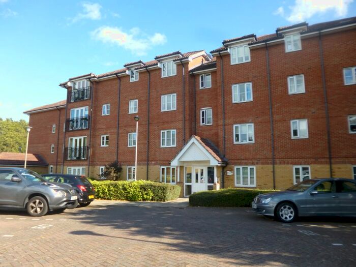 2 Bedroom Flat To Rent In Wnnipeg Way, Broxbourne, EN10