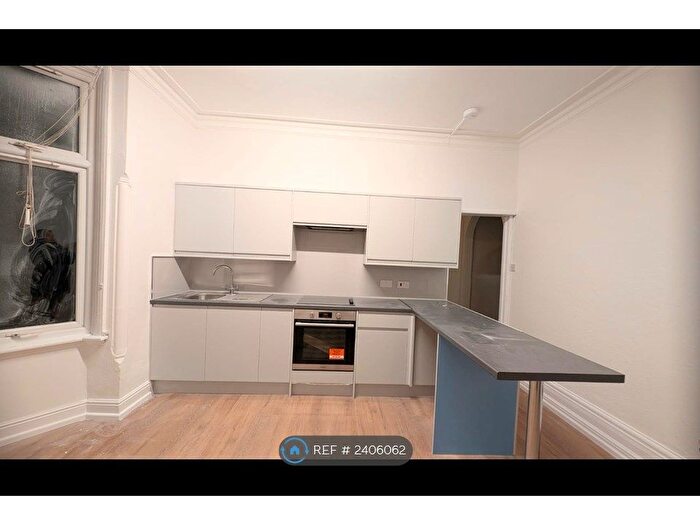 2 Bedroom Flat To Rent In Claremont Gardens, Nottingham, NG5