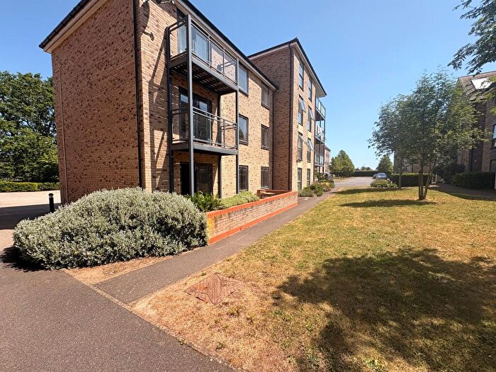 2 Bedroom Apartment For Sale In Yeoman Drive, Cambridge, CB3