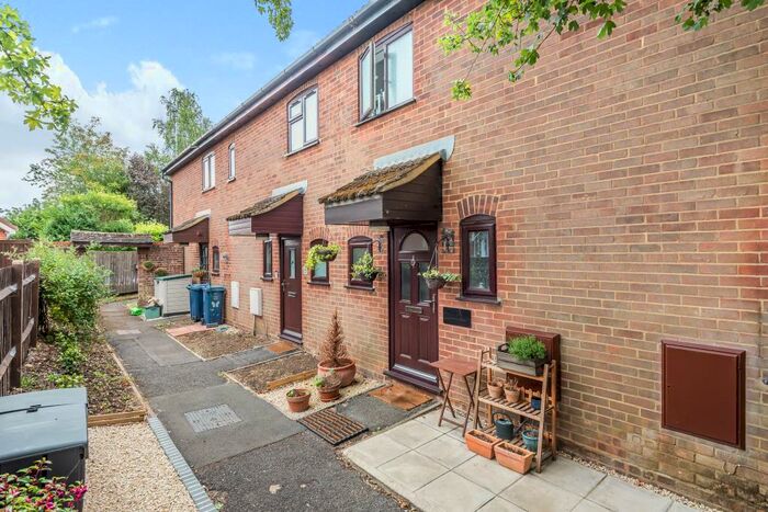 3 Bedroom End Of Terrace House To Rent In High Wycombe, Buckinghamshire, HP13