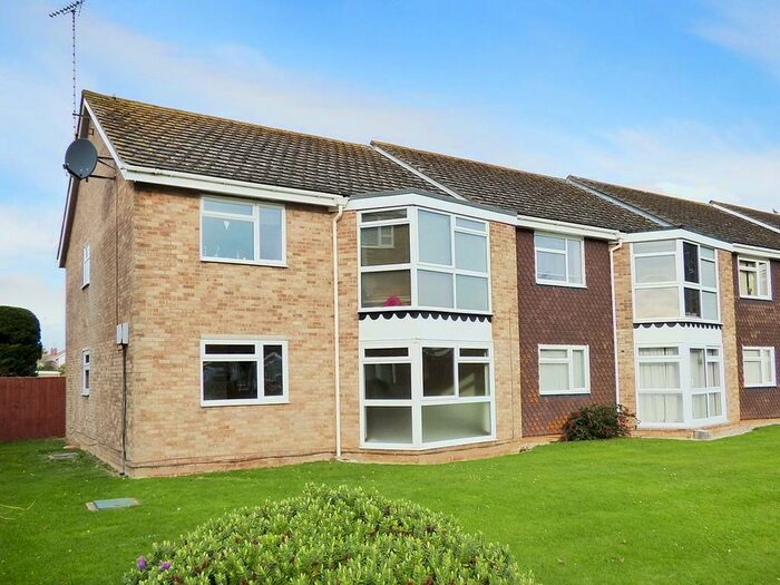 2 Bedroom Ground Flat To Rent In Coppets Wood, Fontwell Close, Rustington, BN16