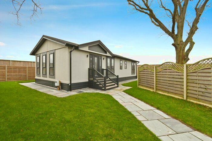 2 Bedroom Mobile/park Home For Sale In Eye Road, Brome, Eye, IP23