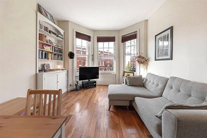 1 Bedroom Flat For Sale In Addison Gardens, Kensington, W14