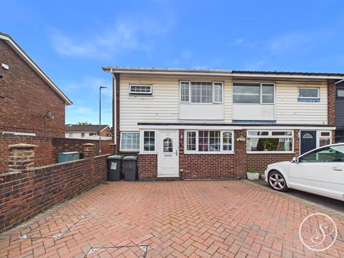 3 Bedroom End Of Terrace House For Sale In Litton Way, Whinmoor, Leeds, LS14