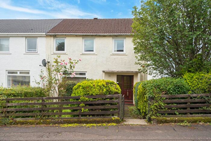 3 Bedroom Semi-Detached House For Sale In Springwood Drive, Kilmacolm, PA13