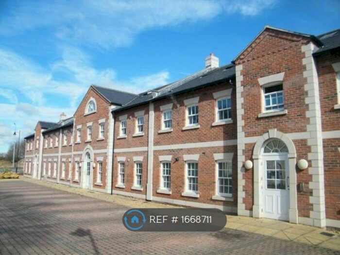 2 Bedroom Flat To Rent In Thornton Hall Close, Northampton, NN2