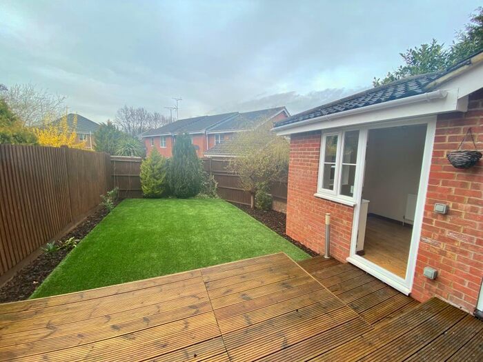 3 Bedroom Semi-Detached House To Rent In Fitzroy Close, Bracknell, RG12