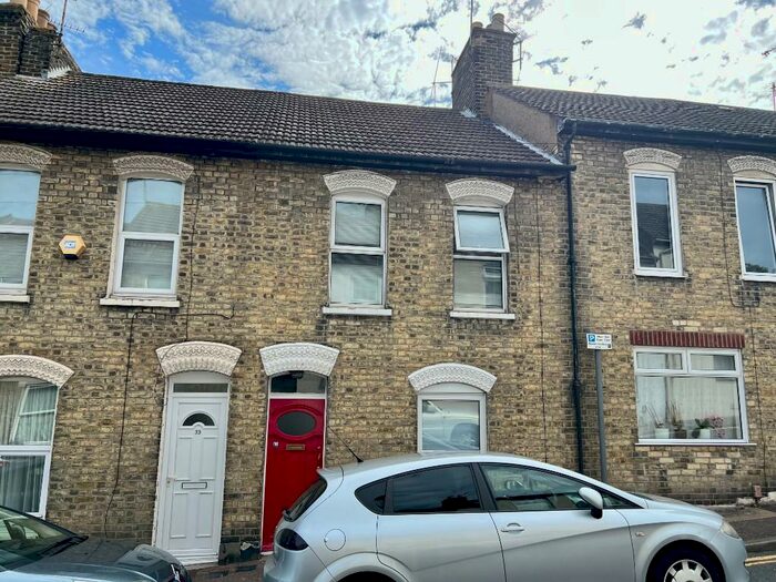 3 Bedroom Terraced House To Rent In Pagitt Street, Chatham, Kent, ME4