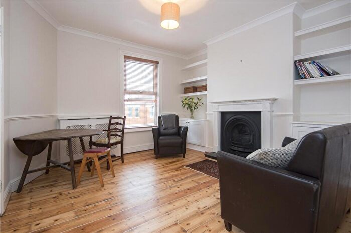 2 Bedroom Flat To Rent In Graham Road, London, E8