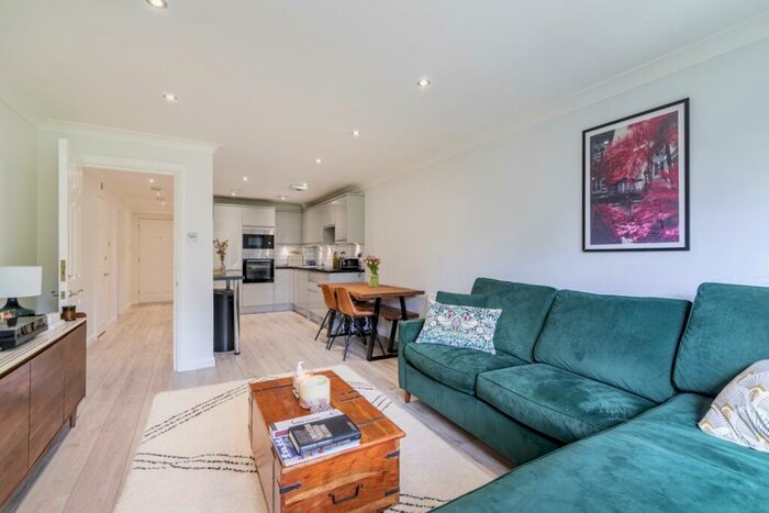 2 Bedroom Flat To Rent In Wessex Court, N20