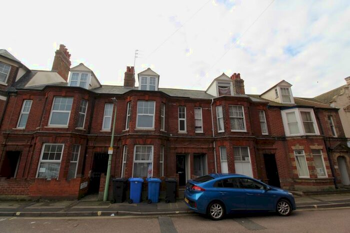 2 Bedroom Maisonette To Rent In Grove Road, Lowestoft, Suffolk, NR32