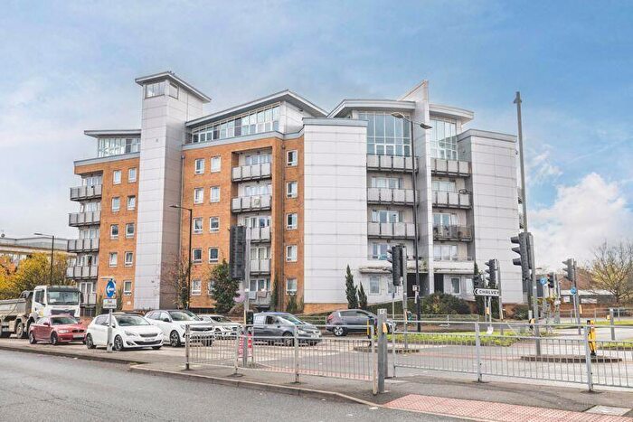 1 Bedroom Apartment For Sale In Bath Road, Slough, Berkshire, SL1