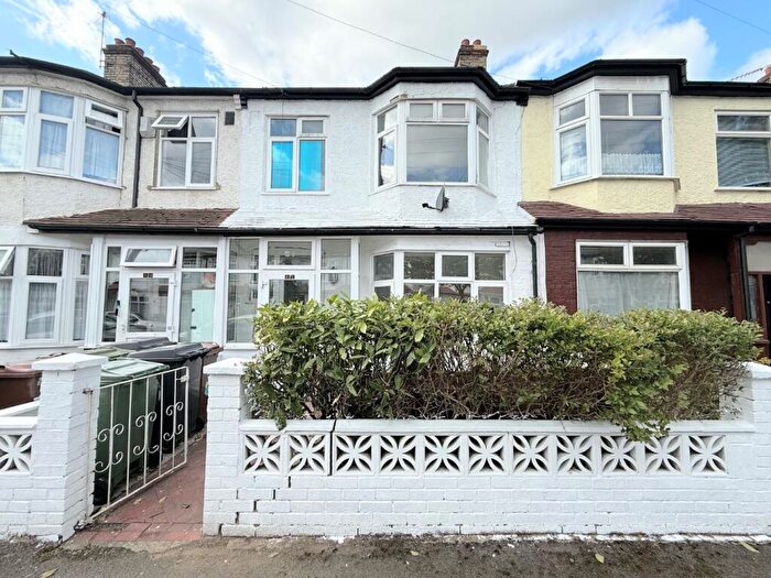 4 Bedroom Semi Detached House To Rent In Belvedere Road, Leyton, E10
