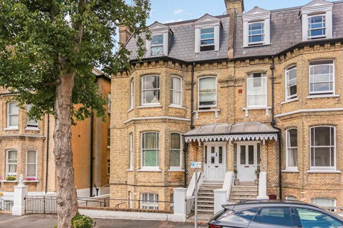 2 Bedroom Flat For Sale In Wilbury Road, Hove, BN3