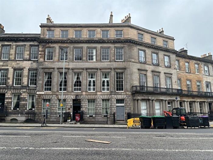 5 Bedroom Flat To Rent In Leopold Place, New Town, Edinburgh, EH7