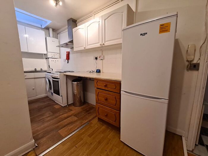 2 Bedroom Flat To Rent In Brixton Road, Brixton, SW9