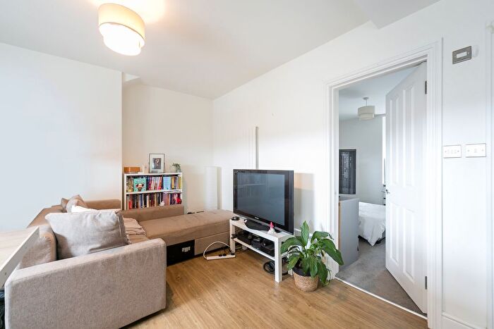 1 Bedroom Flat To Rent In A Kingston Road Raynes Park, SW20