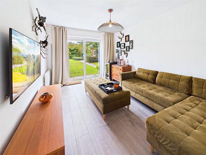 1 Bedroom Flat For Sale In Benfleet Road, Benfleet, SS7