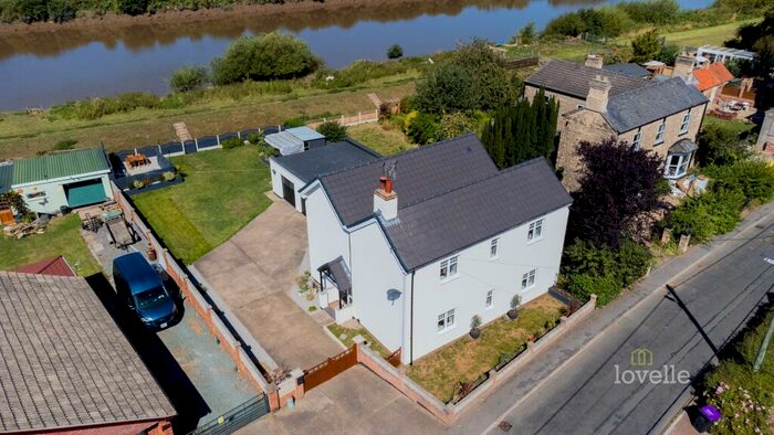 4 Bedroom Detached House For Sale In Stockwith Road, Walkerith, DN21