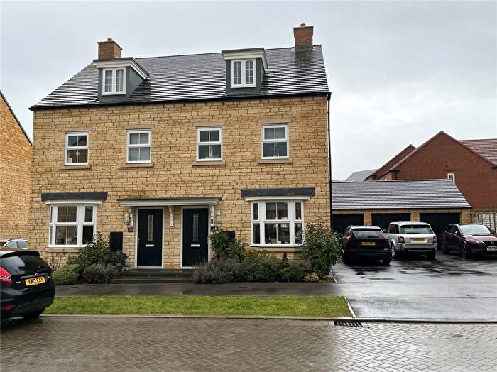 3 Bedroom Semi Detached House For Sale In Heron Drive, Witney, Oxfordshire, OX28