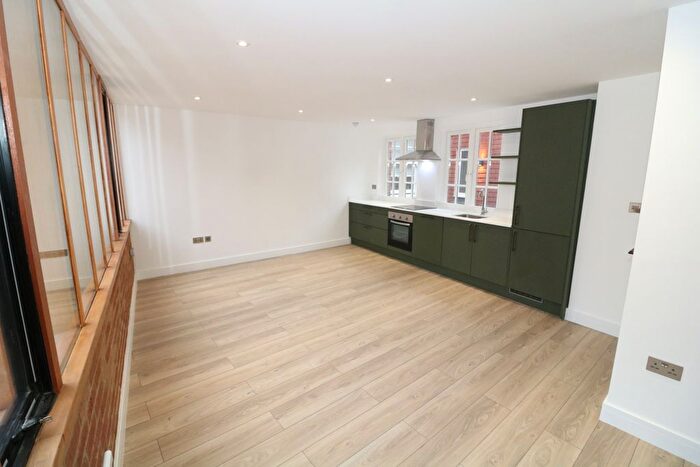 2 Bedroom Flat To Rent In North Street, Dorking, RH4