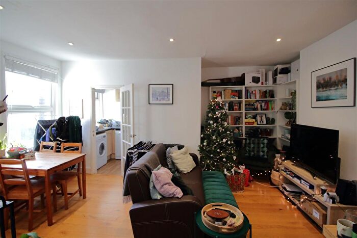 2 Bedroom Flat To Rent In Josephine Avenue, London, SW2