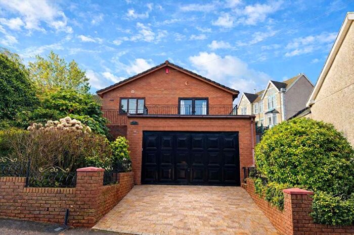 4 Bedroom Bungalow For Sale In Llwyn Coch Bungalow, Hughes Street, Tonypandy, CF40