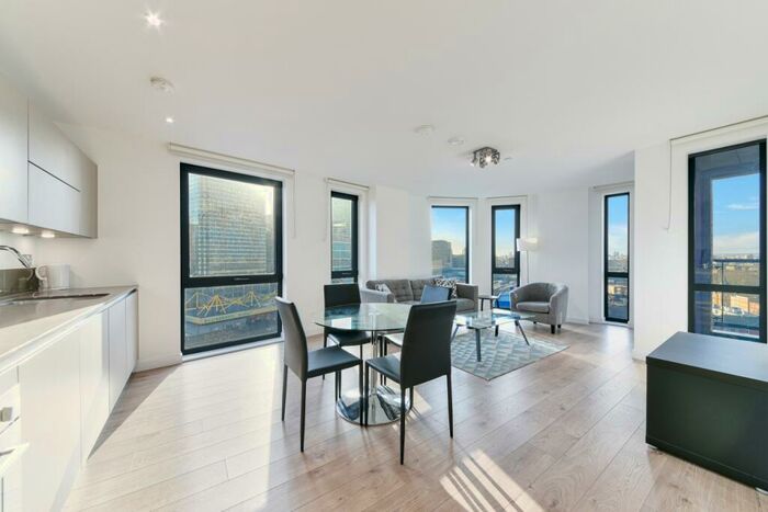 2 Bedroom Flat To Rent In Roosevelt Tower, Williamsburg Plaza, Canary Wharf, London, E14