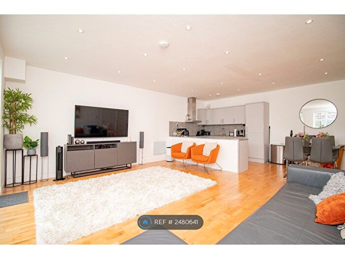 3 Bedroom Flat To Rent In Bridle Road, Croydon, CR0