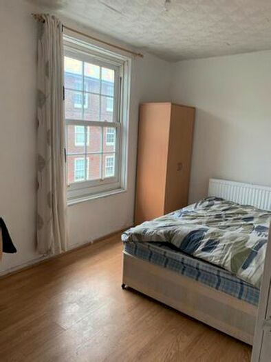 3 Bedroom Flat To Rent In Bromley High Street, Bow, E3