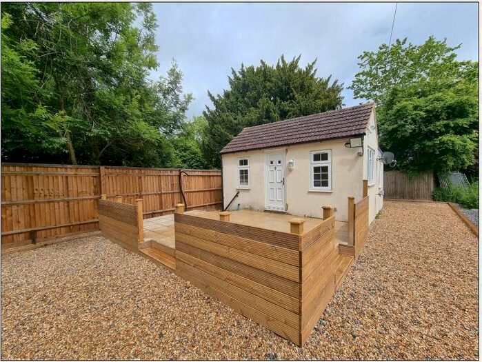 1 Bedroom Detached Bungalow To Rent In Slough, Berkshire, SL2