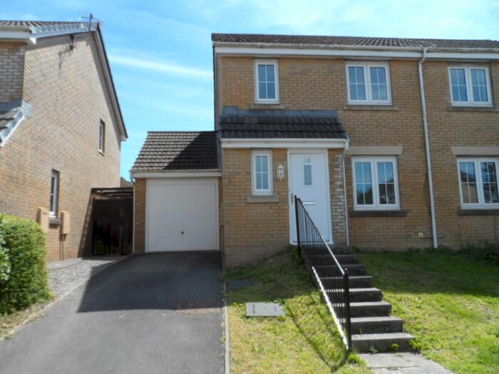 3 Bedroom Semi-Detached House To Rent In Clos Tyn Y Coed, Sarn, CF32