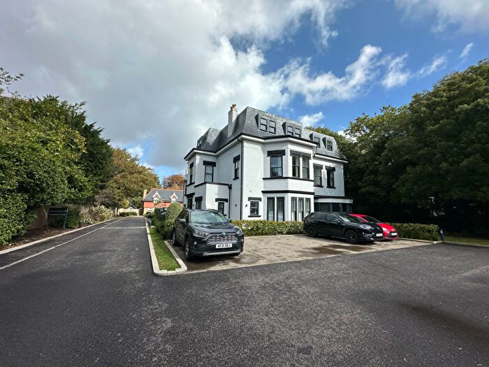 2 Bedroom Flat For Sale In Christchurch Road, Bournemouth, Dorset, BH1