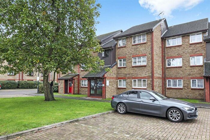 2 Bedroom Flat To Rent In Kingfisher Way, London, NW10