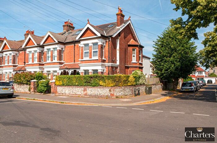 2 Bedroom Flat To Rent In Westcourt Road, Worthing, West Sussex, BN14