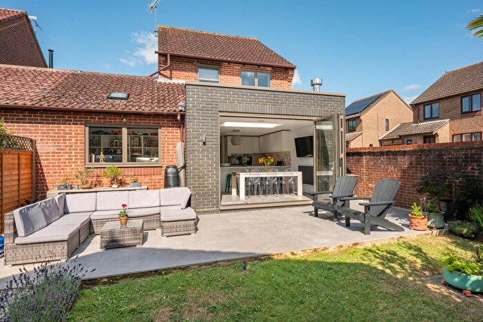 3 Bedroom Link Detached House For Sale In Acorn Avenue, Cowfold, RH13