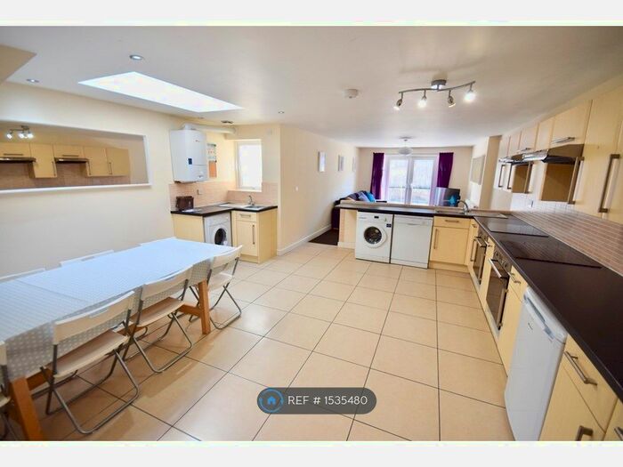 9 Bedroom Terraced House To Rent In Coburn Street, Cardiff, CF24